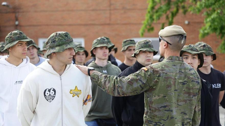 La Asociación de Tropa y Marinería Española instalará puntos informativos para los nuevos soldados en Cáceres con motivo de la jura de bandera