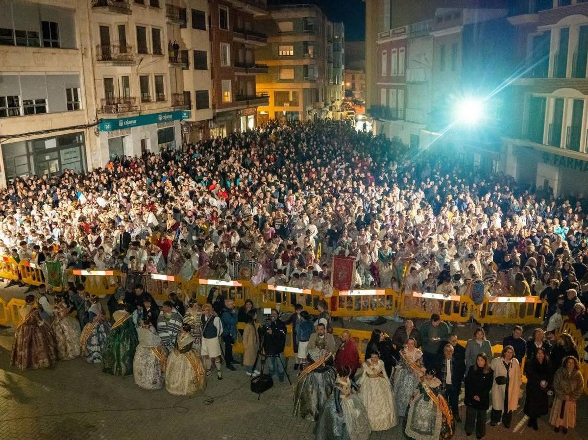 Centenares de falleros y falleras en la Crida de Tavernes, celebrada hace unas semanas.