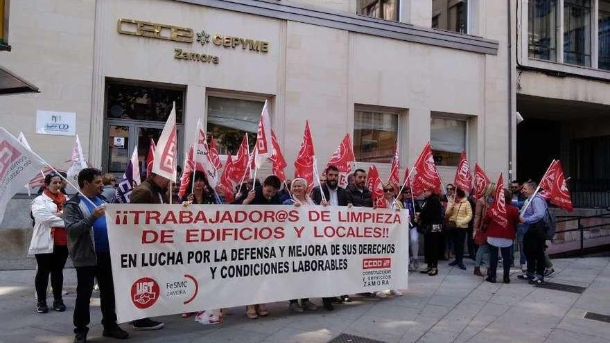 Un momento de la concentración celebrada en la plaza de Alemania.