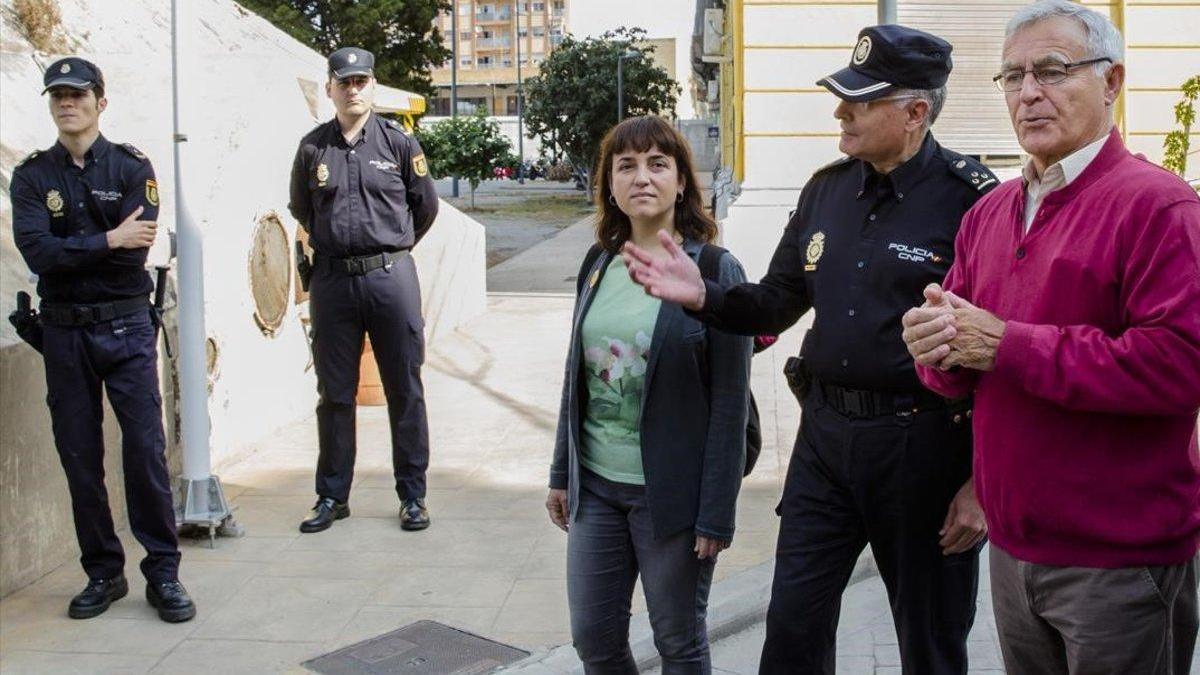 Barcelona y Valencia muestran su &quot;frontal oposición&quot; a que reabran los CIE