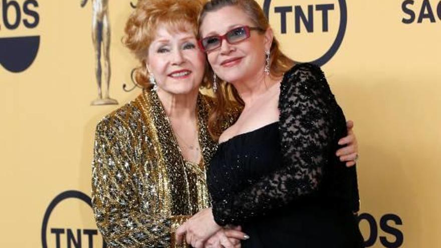 Debbie Reynolds posa amb la seva filla, l&#039;actriu Carrie Fisher.