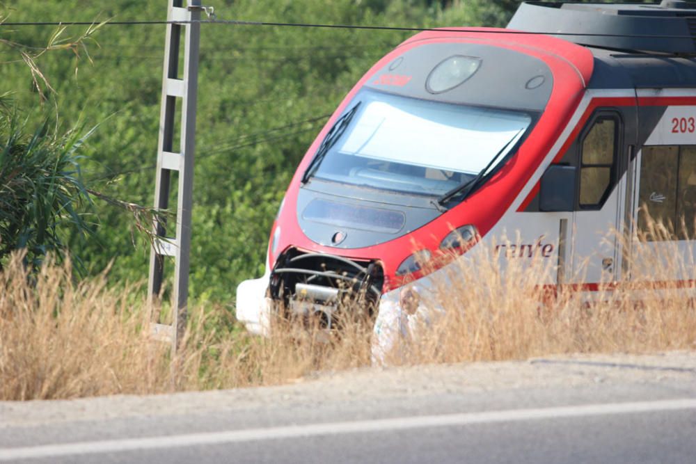 La menor era perdida de vista por sus padres cuando estos cenaban el miércoles por la noche, activándose un dispositivo de búsqueda. El cuerpo de la niña era localizado junto a la vía del tren