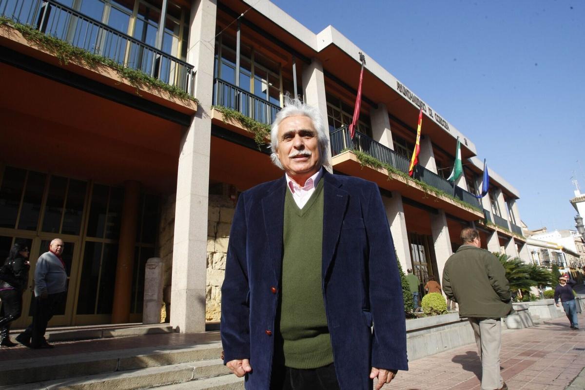 El empresario cordobés, Rafael Gómez, en una imagen de archivo a las puertas del Ayuntamiento, donde acudió ayer