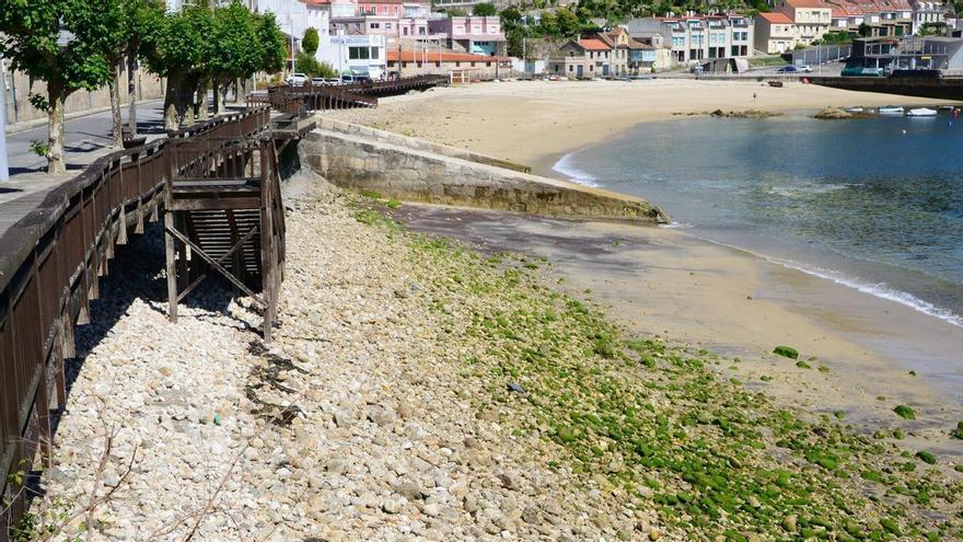 Bueu exige a Portos una solución «inmediata» y «definitiva» para las playas de Beluso y Pescadoira