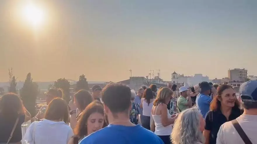 Vídeo | Cientos de emeritenses expectantes a que comience el eclipse