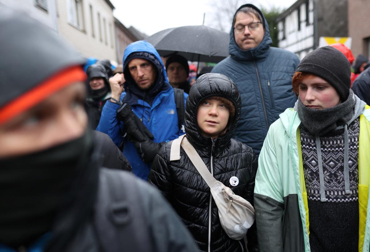 Greta Thunberg s'afegeix a la concentració contra el desallotjament d'un poble miner a Alemanya