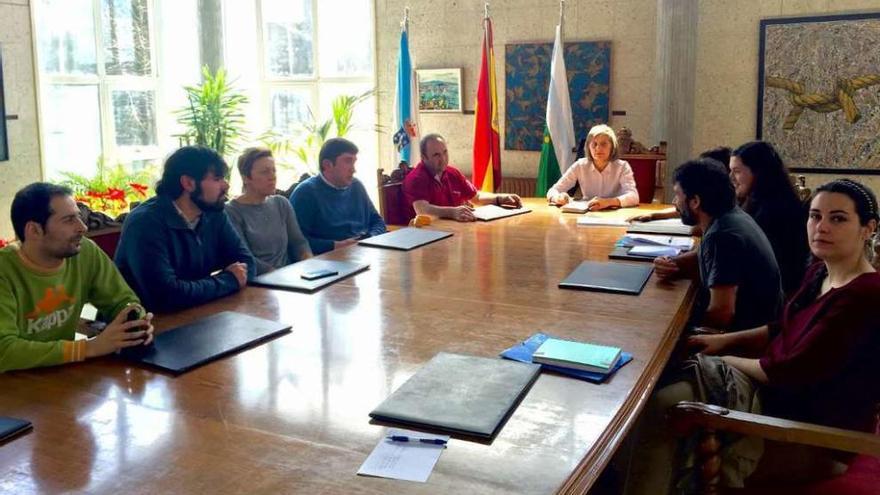 Imagen de la reunión celebrada, en la mañana de ayer, en el Concello de Forcarei.