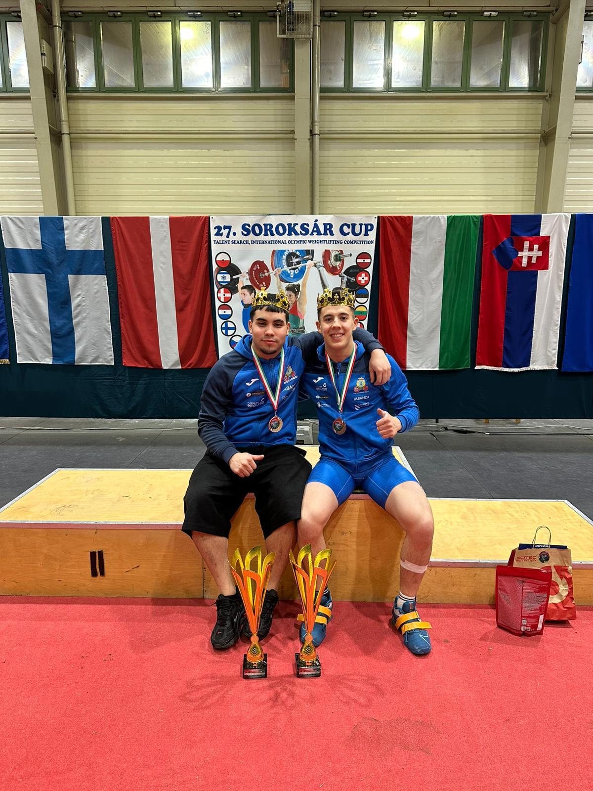 Ezequiel Granado y Tiago Larramendi, con sus medallas en la Copa Soroksár.