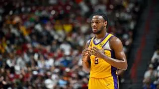 Bronny James anota su primer triple con los Lakers... ¡tras fallar los primeros 16!