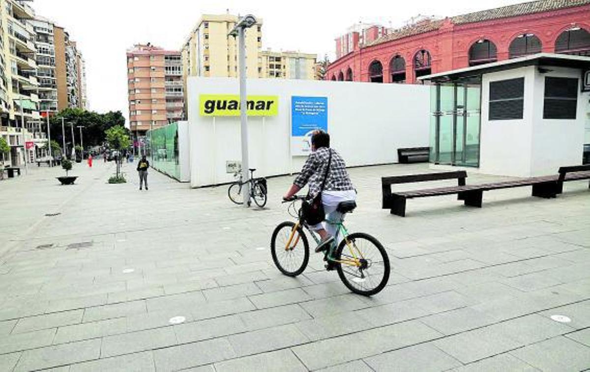 Carril bici provisional junto a la plaza de Toros, es el que va a Antonio Martín. | ÁLEX ZEA