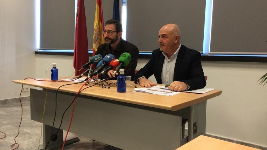 Asensio López y Roque Martínez en la presentación de los datos de listas de espera