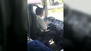 Detenido en el Baix Camp un conductor de autocar por conducción temeraria, usando el móvil y bajo los efectos de las drogas