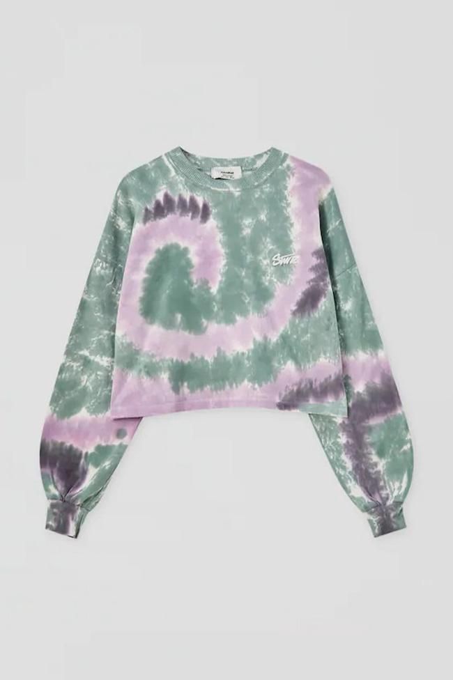 Sudadera 'tie-dye' malva y verde, de Pull & Bear