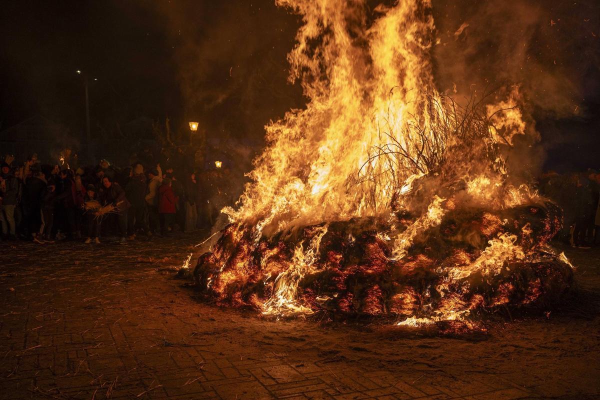 A Festa dos Fachós alumea un ano máis Castro Caldelas
