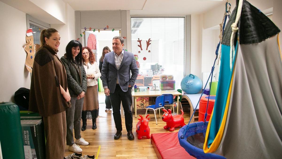 El presidente de la Diputación de A Coruña visita las nuevas instalaciones de Asperga en avenida de Oza.