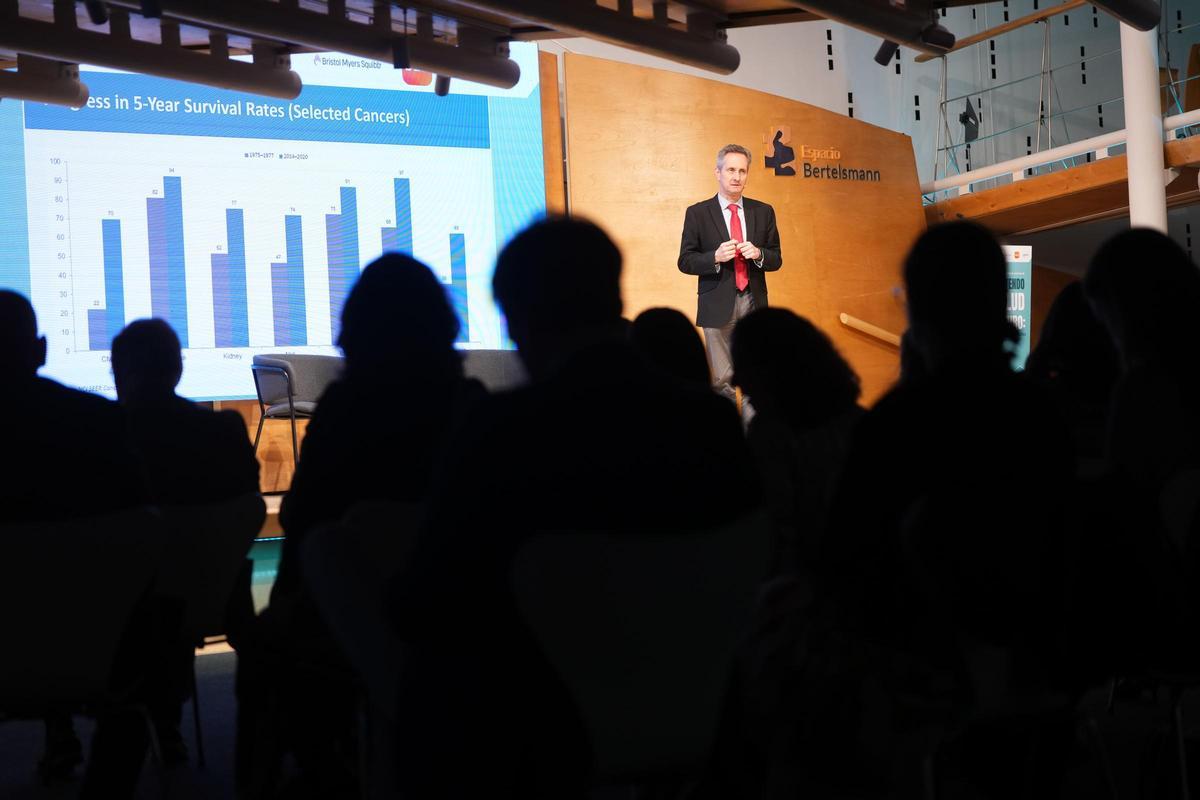 Jesús García-Foncillas, presidente de la Fundación ECO, durante su exposición en el encuentro.