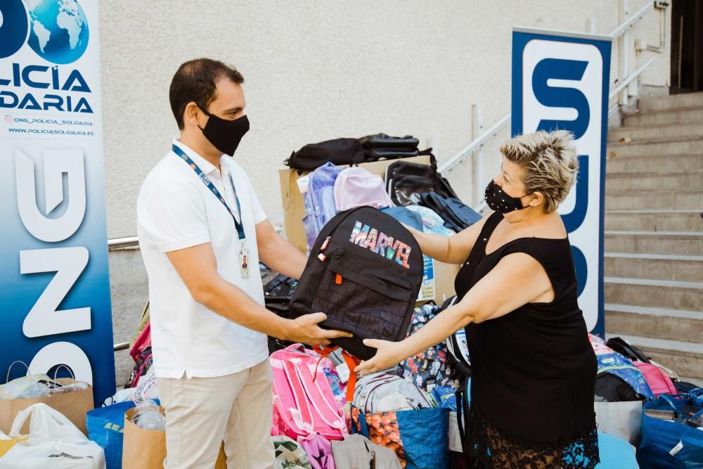 SOS Mamás recoge mochilas para los niños más necesitados