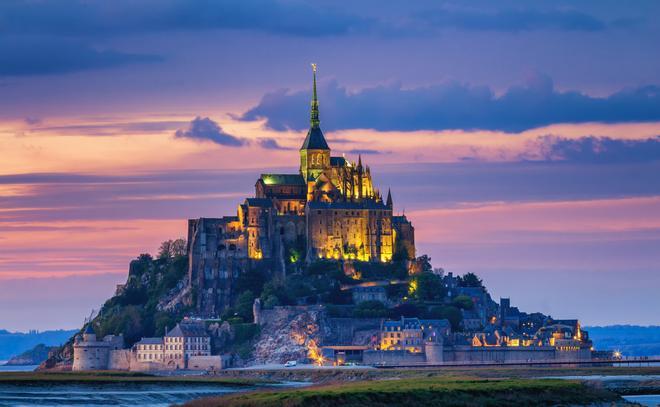 Monte Saint-Michel iluminado