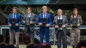 Declaración Casa Seat. El presidente de Valencia, Carlos Mazón, el presidente de Catalunya, Salvador Illa, el presidente de Seat, Wayne Griffiths, el ministro de Industria, Jordi Hereu, y la de Navarra, María Chivite.