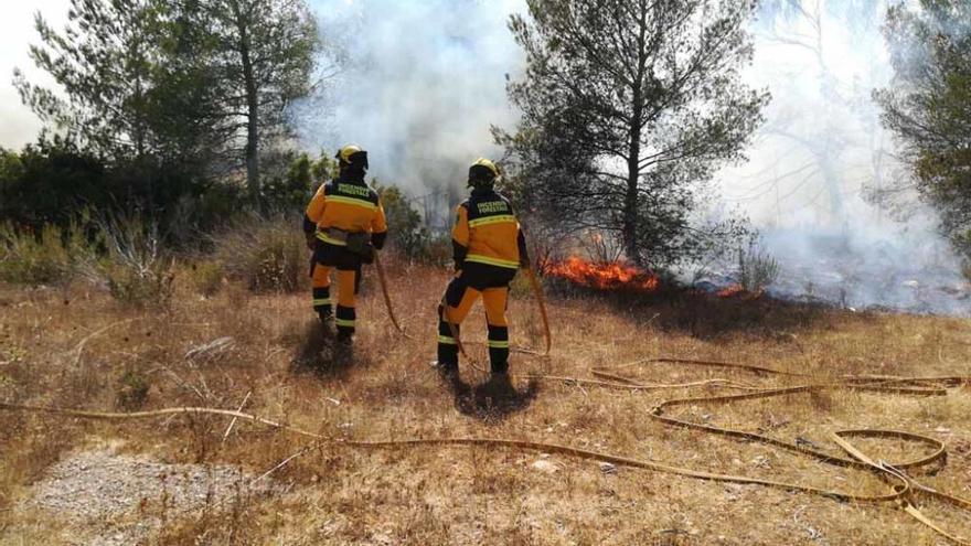 Lucha contra el fuego en Ibiza: Charla sobre prevención de incendios forestales