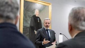 El presidente de Aragón, Jorge Azcón, en enero de 2025, con el Goya comprado por la DGA.