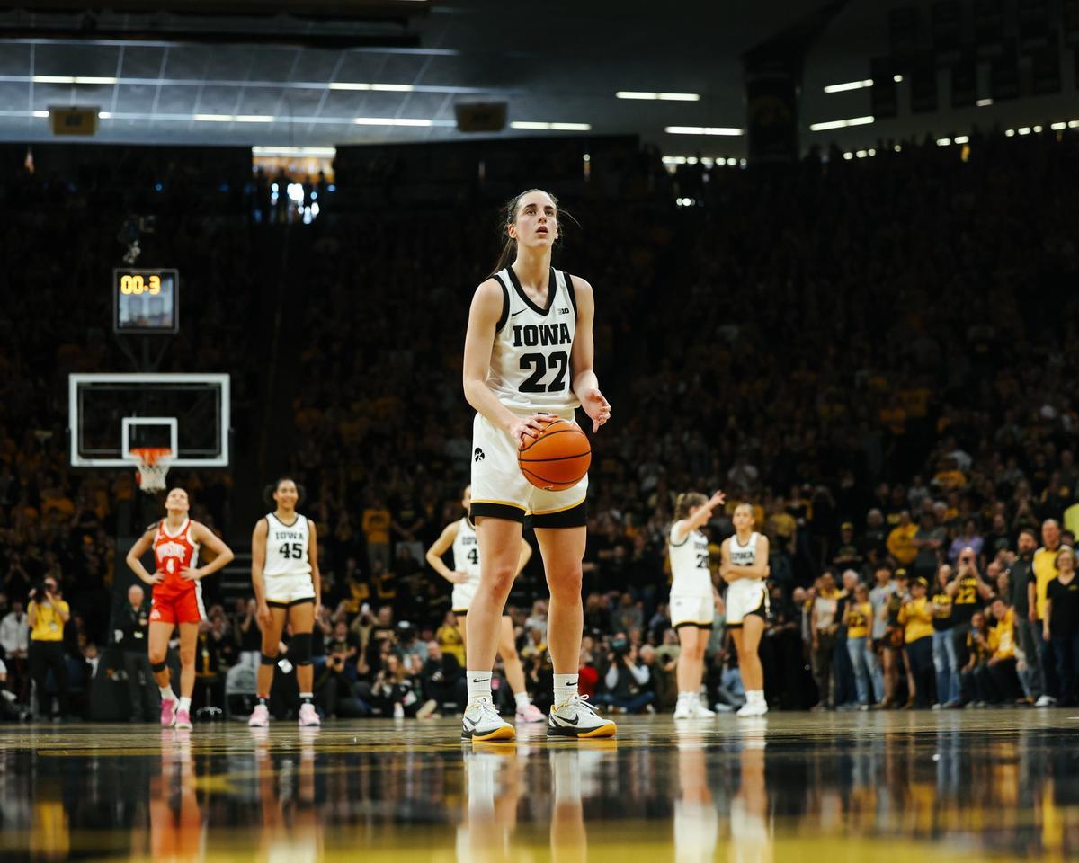 Caitlin Clark, máxima anotadora histórica del baloncesto femenino y masculino de la NCAA
