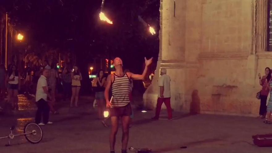 Palma: Quirlige Stadt mit feurigen Straßenkünstlern