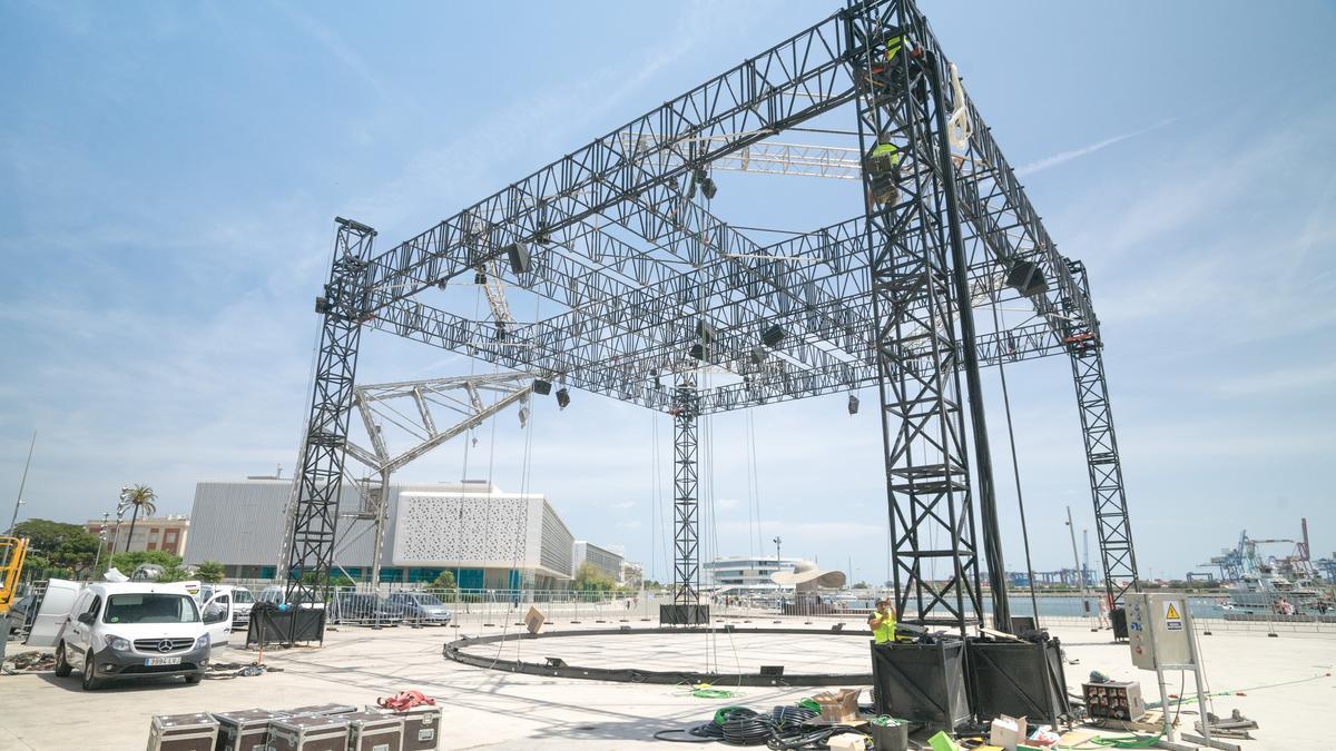 El montaje de la instalación en la Marina de València.