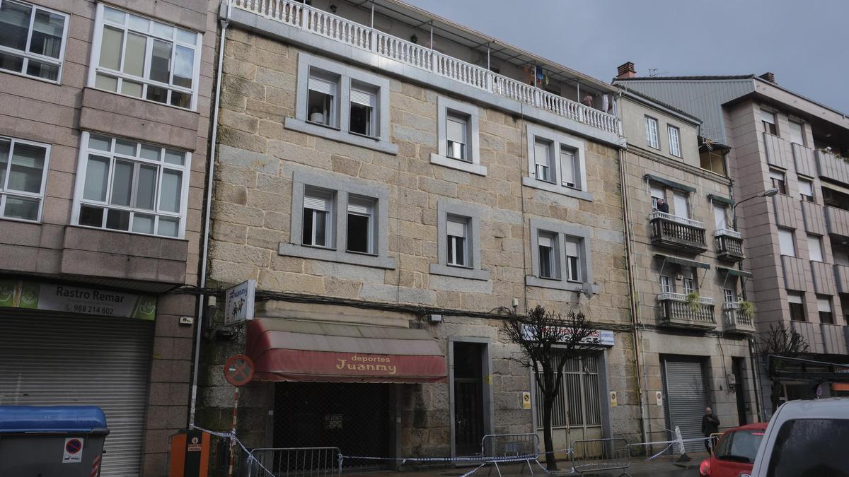 Los peritos de los seguros accedieron con los bomberos al edificio este jueves.
