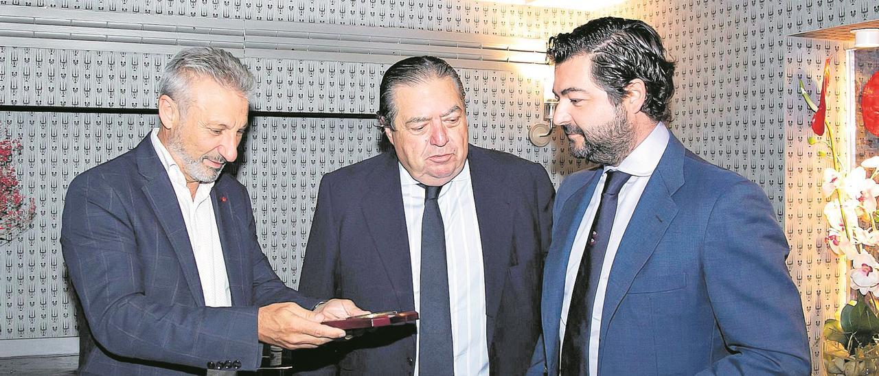 Francisco Toledo, Vicente Boluda Fos y Vicente Boluda Ceballos, en un reciente acto de la asociación de navieros.
