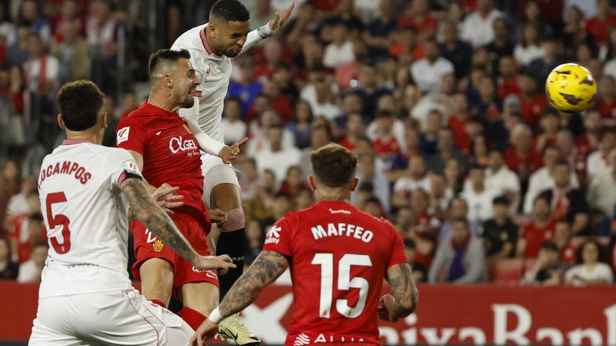 En-Nesyri e Isaac salvan al Sevilla (2-1)