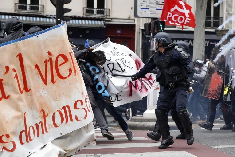 Batalla campal en París por la reforma laboral