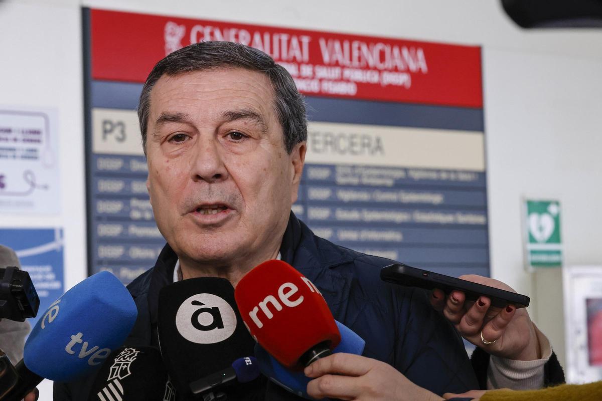 El conseller de Sanidad, Marciano Gómez, atiende a los medios de comunicación en imagen de archivo