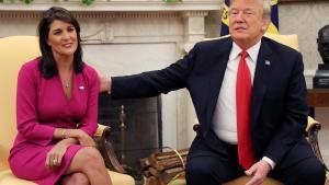 El expresidente de EEUU, Donald Trump, junto a la entonces embajadora del país ante la ONU, Nikki Haley, en la Casa Blanca