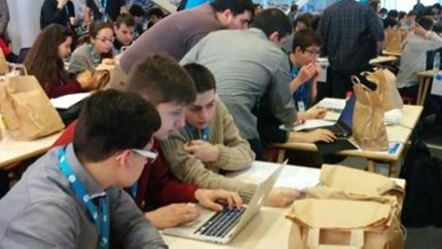 Alumnes solsonins participen en un concurs escolar de programació