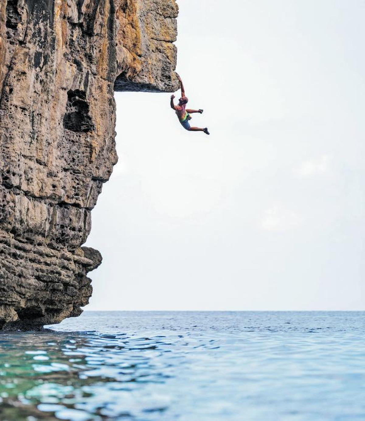 colgados entre la caliza y el mediterráneo