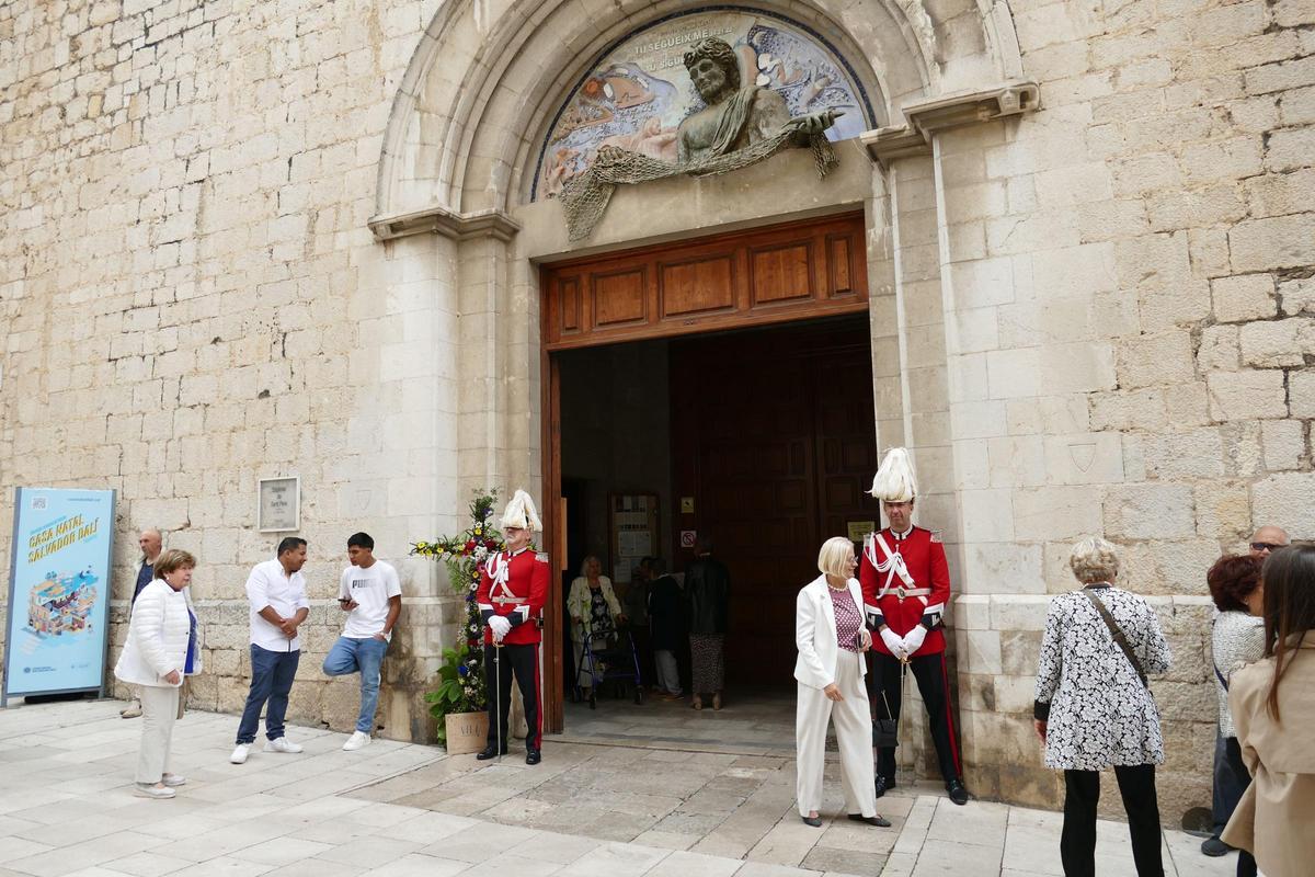 EN IMATGES | El bisbe de Girona Octavi Vilà presideix l'ofici de Santa Creu a l'Església de Sant Pere de Figueres EN IMATGES | El bisbe de Girona Octavi Vilà presideix l'ofici de Santa Creu a l'Església de Sant Pere de Figueres