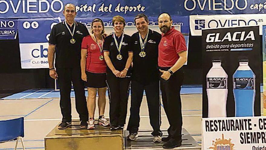 Seis preseas para el Bádminton Riosa en el Torneo de la Cerveza