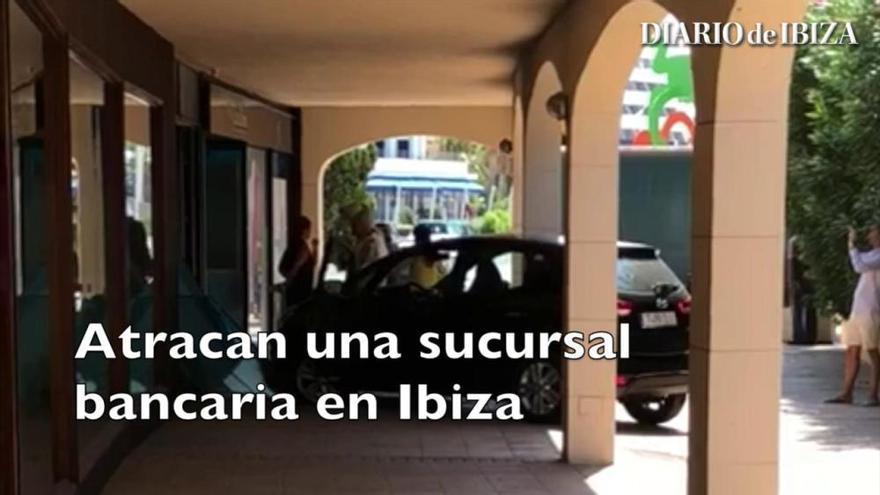 Atracan un banco en Ibiza