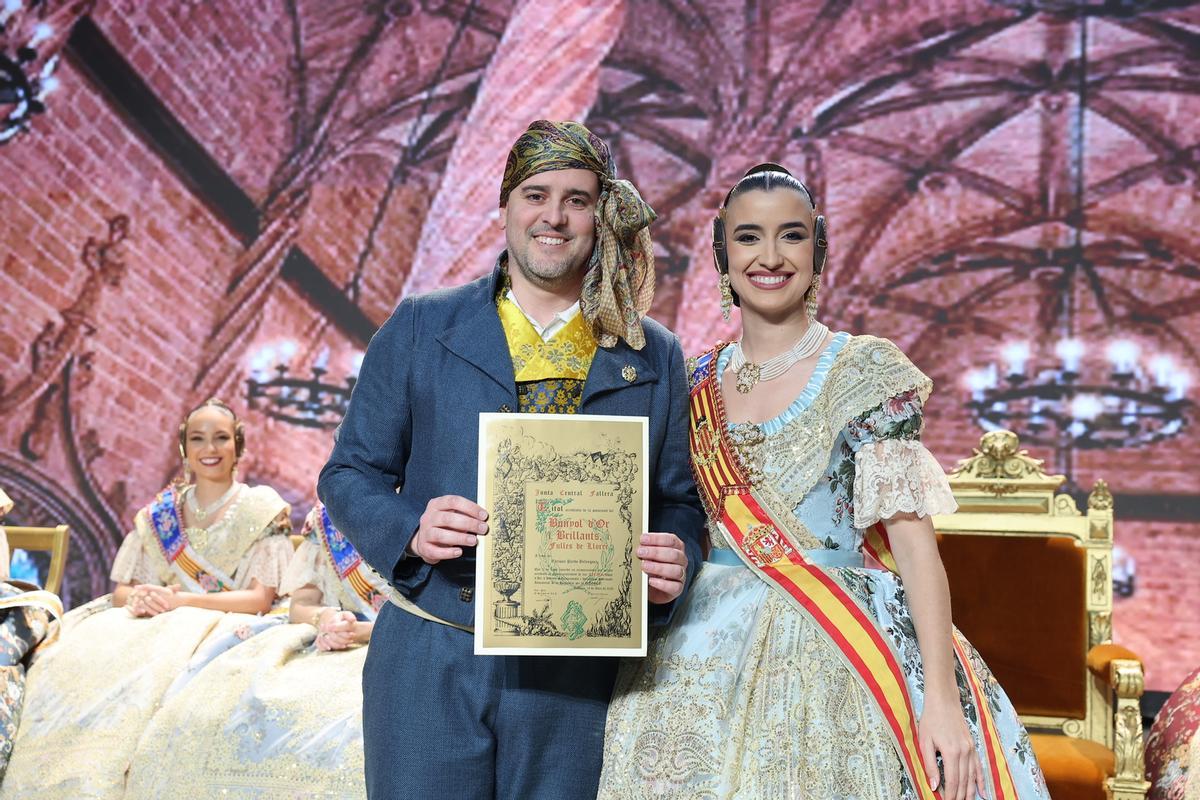 Quique Pardo recibió el "brillant" de manos de Carmen Prades