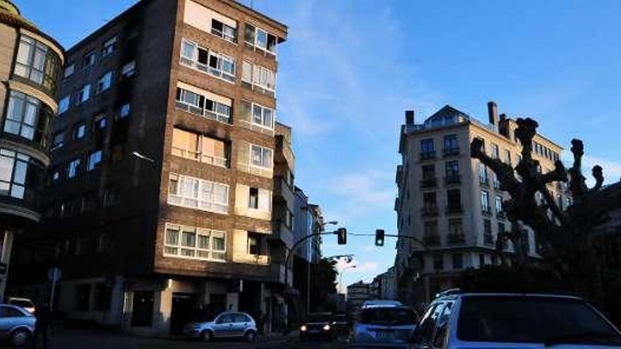 El incendio se produjo en la tercera planta del edificio.  // Iñaki Abella