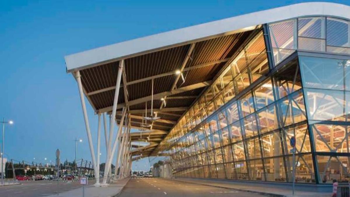 Aeropuerto de Zaragoza de noche