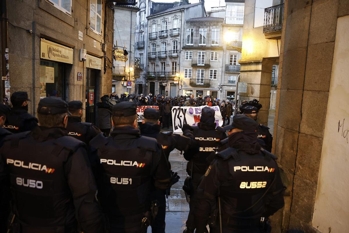La propiedad del edificio desalojado en la Algalia refuerza la seguridad con alarma y guardias privados