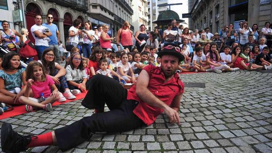 La alquimia del Mago Teto conquista las plazas vilagarcianas