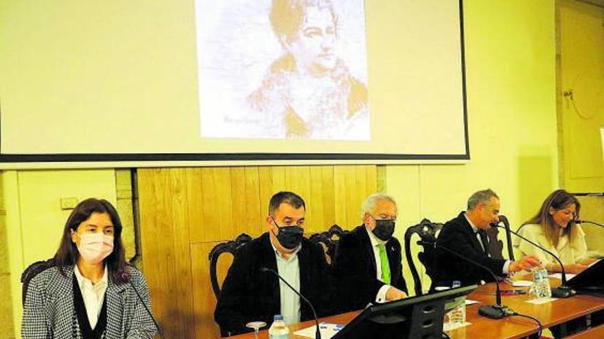 Un momento da presentación do libro de Paz Gago, onte, en Santiago.  | // XOÁN ÁLVAREZ