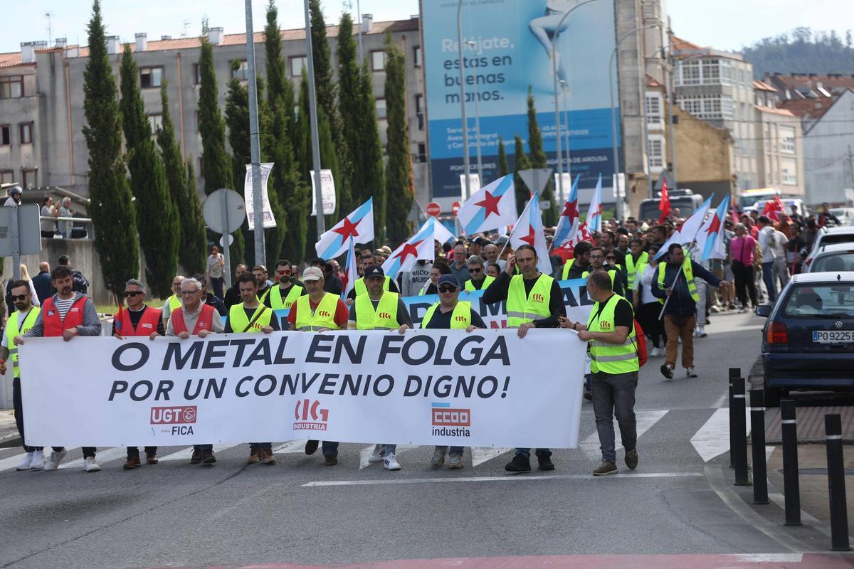 La manifestación, a su paso por As Carolinas.