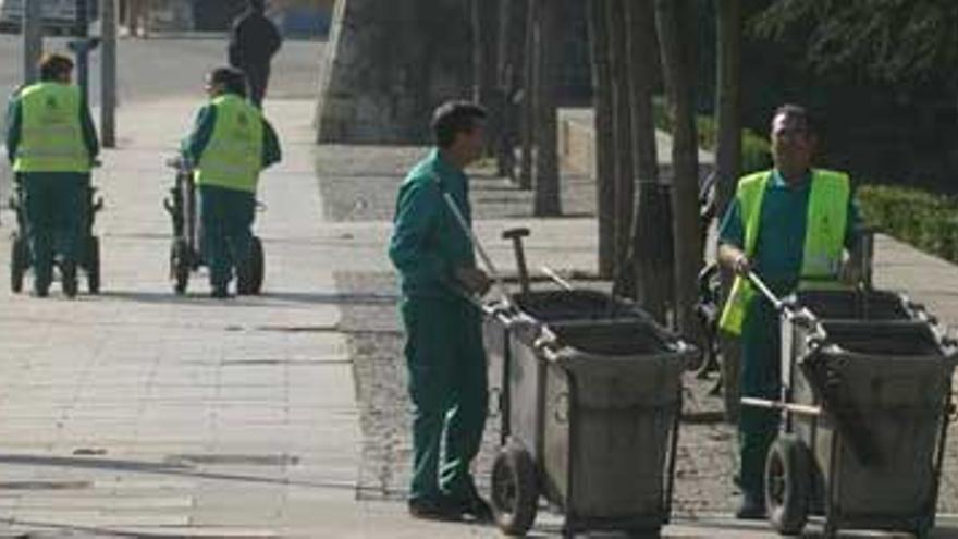 4.248 pacenses aspiran a un contrato de seis meses para limpiar calles y jardines