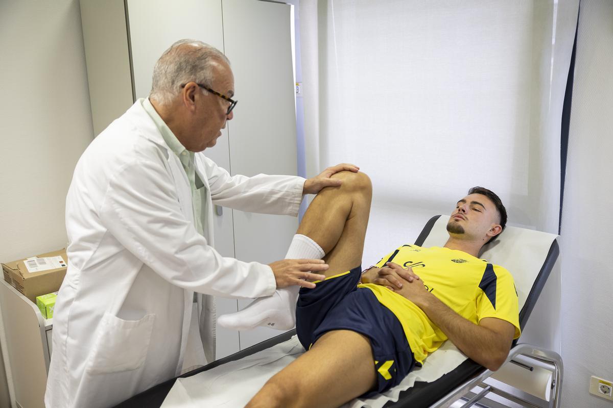 Reconocimiento médico de jugadores de la UD Las Palmas en el Hospital Perpetuo Socorro