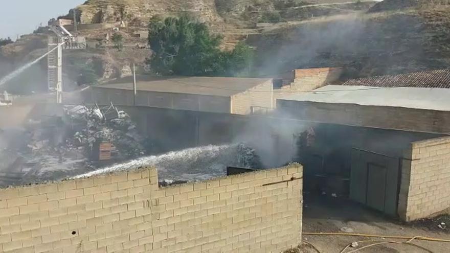 Incendio en una empresa de reciclaje de Calatayud