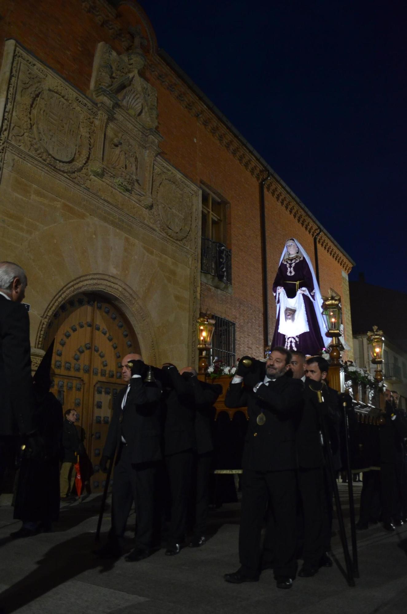 GALERÍA | Solemne Procesión de las Tinieblas, en Benavente